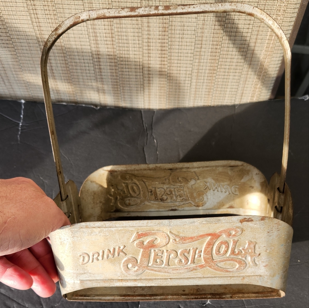 Pepsi Cream Vintage Emblem